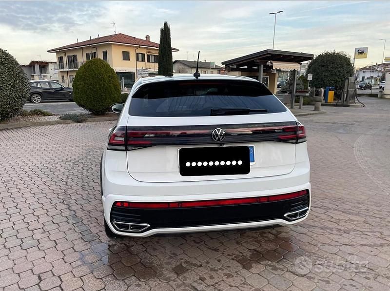 Usata VW Taigo R-line 150 CV (110 kW) 2023 Bianco SUV