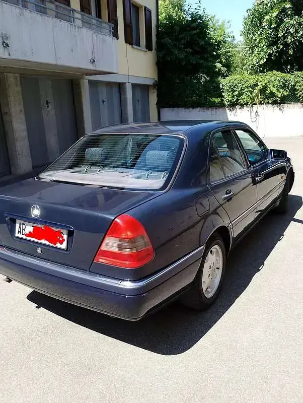 Usata Mercedes C180 Elegance 122 CV (89 kW) 1995 Blu Berlina