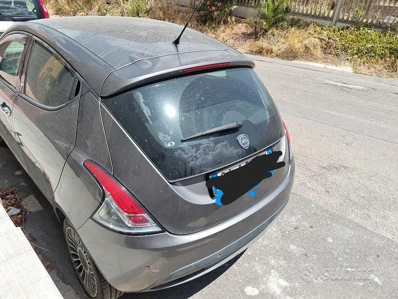 Usata Lancia Ypsilon 90 CV (66 kW) 2012 Utilitaria