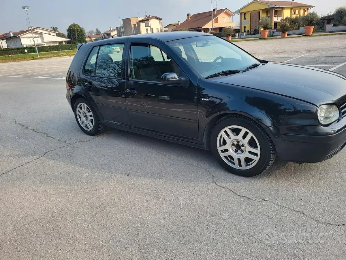 Usata VW Golf IV 130 CV (95 kW) 2002 Nero Berlina