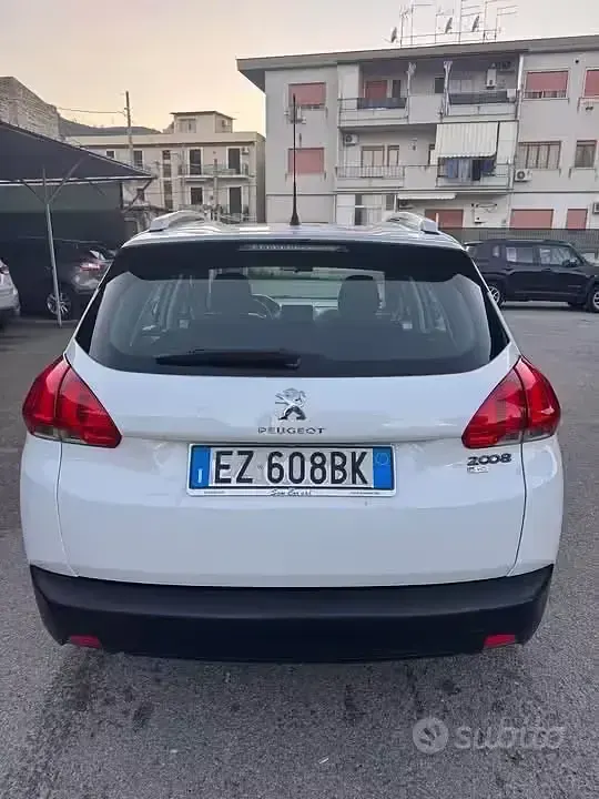 Usata Peugeot 2008 Allure 99 CV (72 kW) 2015 Bianco SUV