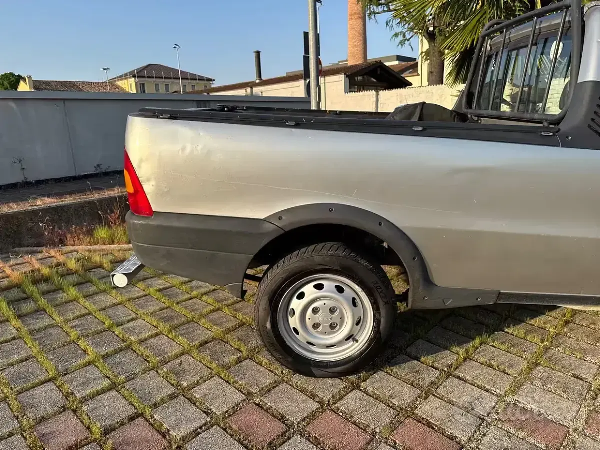 Usata Fiat Strada 69 CV (50 kW) 1999 Grigio Pick-up