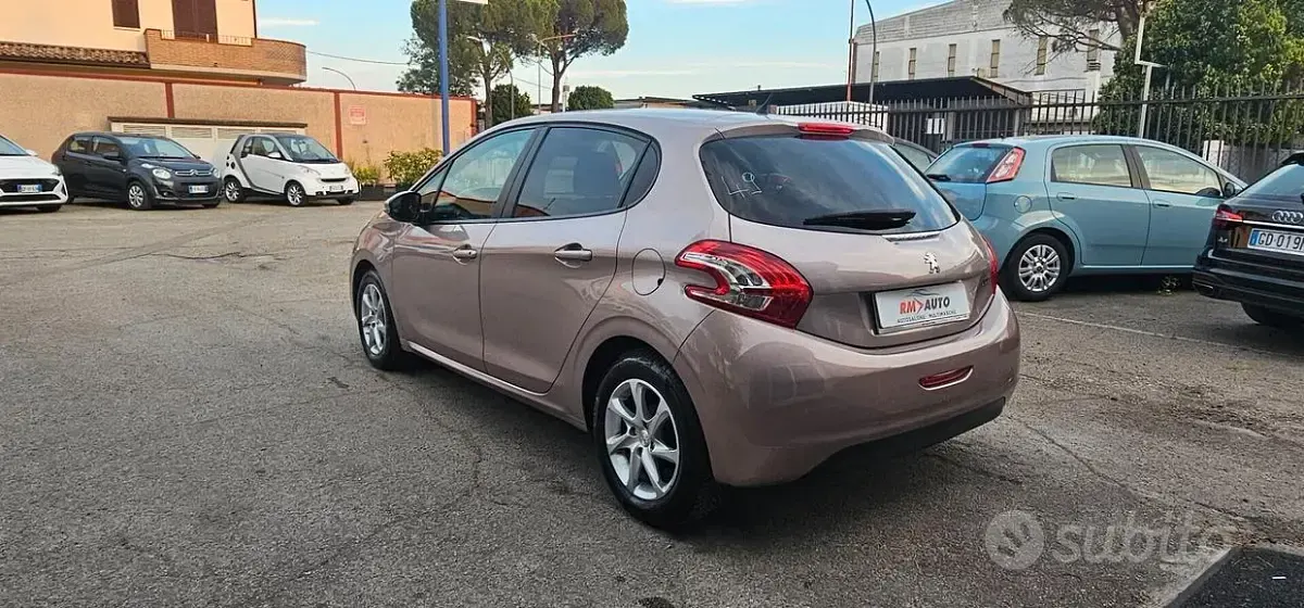 Usata Peugeot 208 Allure 68 CV (50 kW) 2013 Viola Utilitaria