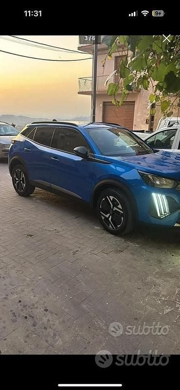 Usata Peugeot 2008 Allure 101 CV (74 kW) 2024 Blu SUV