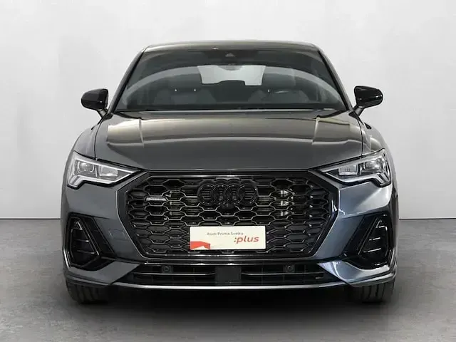Usata Audi Q3 Sportback S-Line 200 CV (147 kW) 2023 Grigio daytona perlato SUV