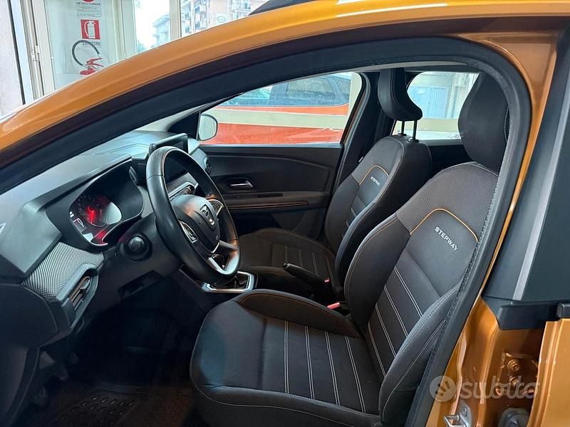 Usata Dacia Sandero Comfort 101 CV (74 kW) 2021 Marrone Berlina