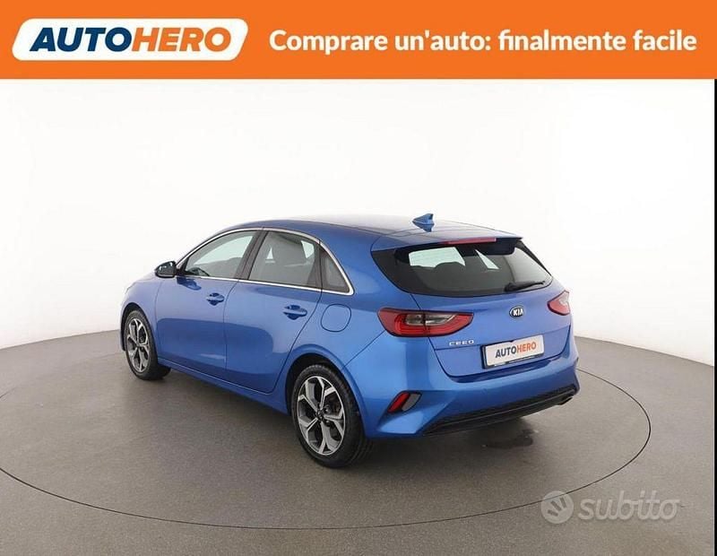 Begagnad Kia Ceed 116 HK (85 kW) 2021 Blå Halvkombi