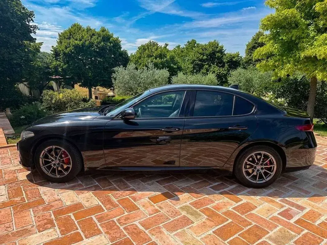 Usata Alfa Romeo Giulia Executive 160 CV (117 kW) 2018 Nero Berlina