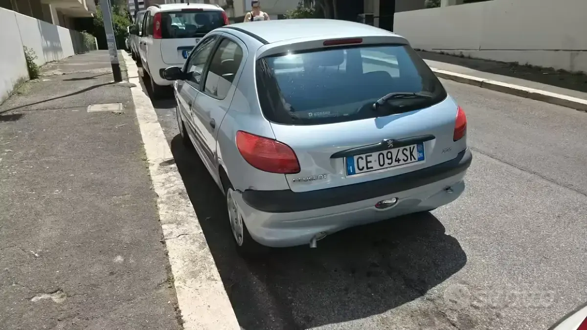 Usata Peugeot 206 75 CV (55 kW) 2002 Grigio Berlina