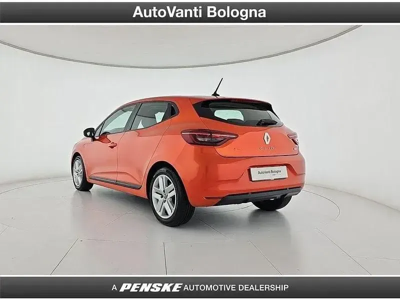 Usata Renault Clio V Zen 140 CV (102 kW) 2021 Arancione Berlina