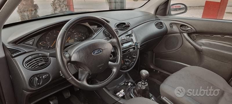 Usata Ford Focus 100 CV (73 kW) 2002 Grigio Station wagon