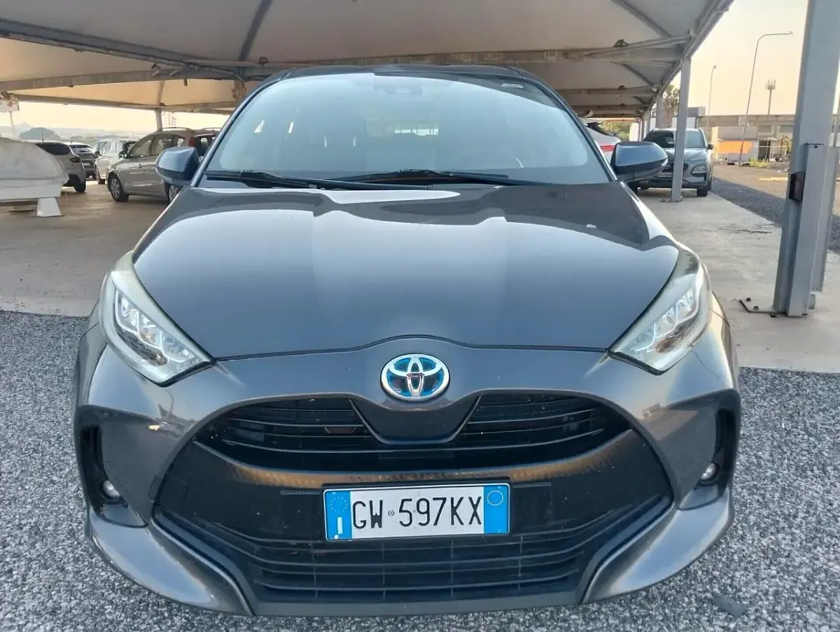 Usata Toyota Yaris Lounge 115 CV (84 kW) 2020 Grigio Utilitaria
