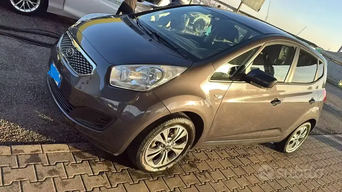 Usata Kia Venga 90 CV (66 kW) 2015 Grigio Utilitaria