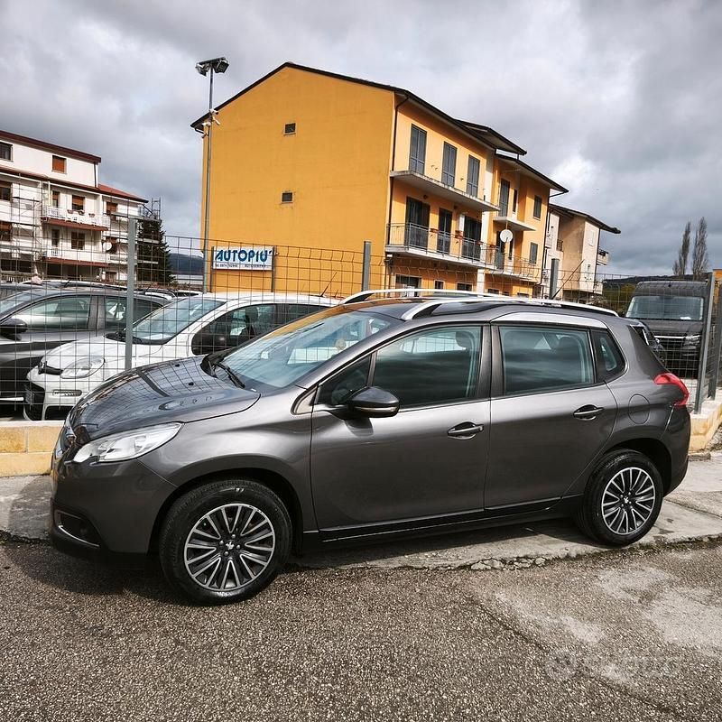 Usado Peugeot 2008 Active 92 HP (67 kW) 2015 Cinzento SUV