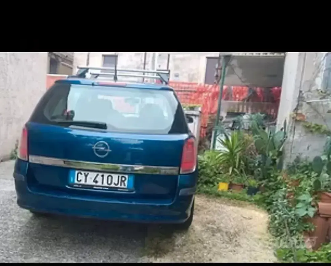 Usata Opel Astra 101 CV (74 kW) 2005 Blu Station wagon