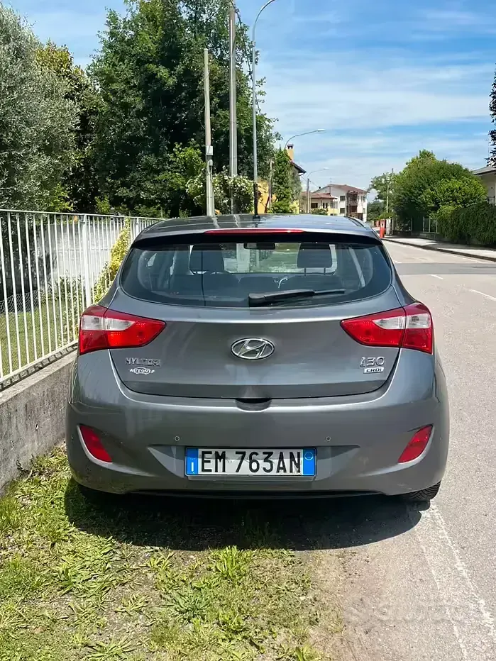 Begagnad Hyundai i30 128 HK (94 kW) 2012 Grå Sedan