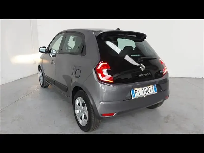 Usado Renault Twingo Zen 60 kW (82 HP) 2021 Cinzento Citadino