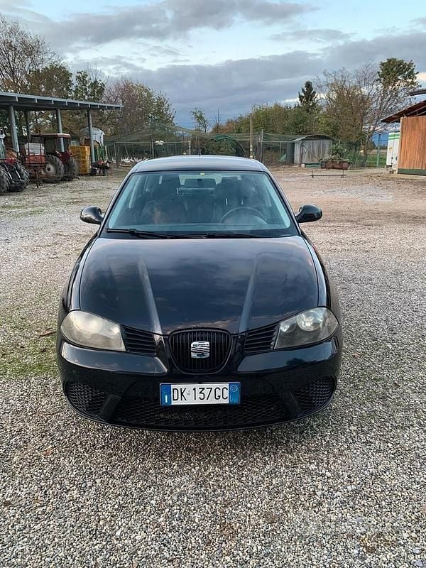 Nero Usata 2007 Seat Ibiza Tre volumi | 1100 € (Ottimo prezzo) - Immagine 1/4