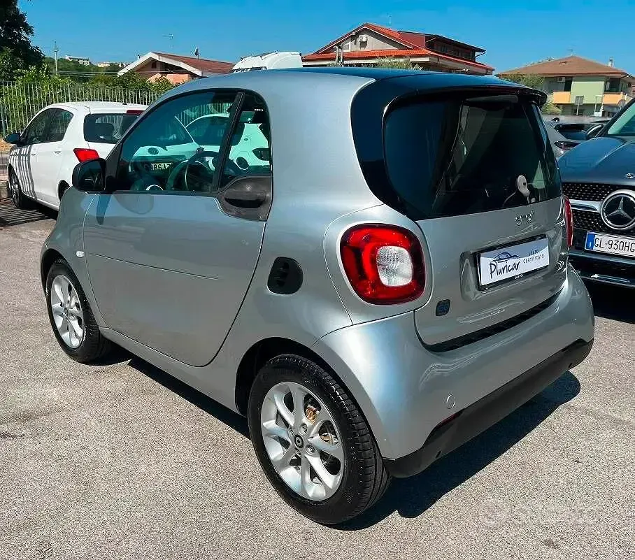 Usata Smart ForTwo Electric Drive 60 kW (82 CV) 2019 Grigio Berlina