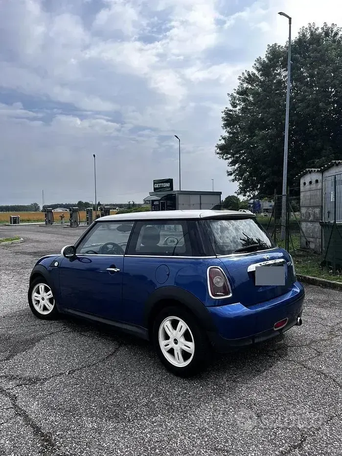 Usata Mini Cooper D 109 CV (80 kW) 2007 Blu Utilitaria