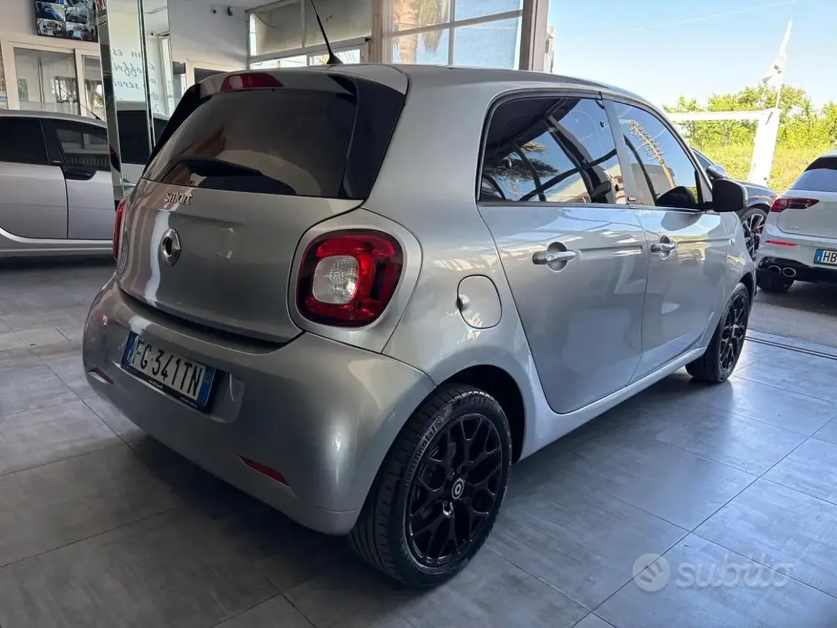 Usata Smart ForFour Prime 71 CV (52 kW) 2017 Grigio Utilitaria