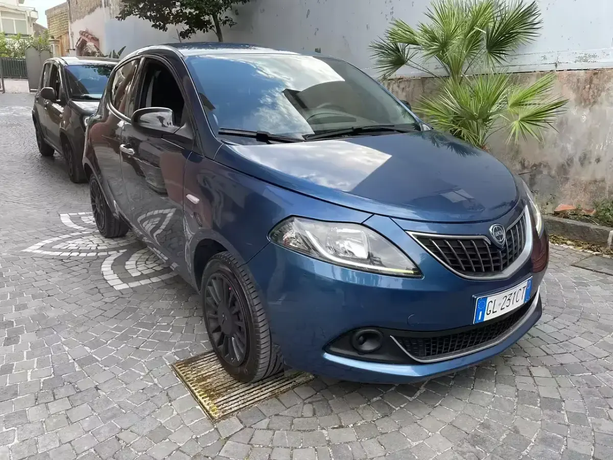 Usata Lancia Ypsilon 69 CV (50 kW) 2022 Blu Utilitaria