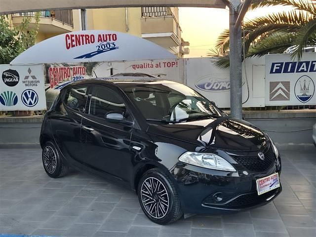 Nessuno(met.) Usata 2018 Lancia Ypsilon Gold Due volumi | 7999 € (Buon prezzo) - Immagine 1/4