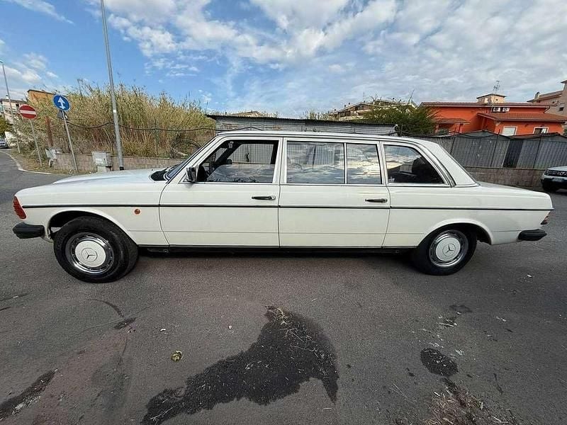 Usata Mercedes 240 72 CV (52 kW) 1979 Bianco