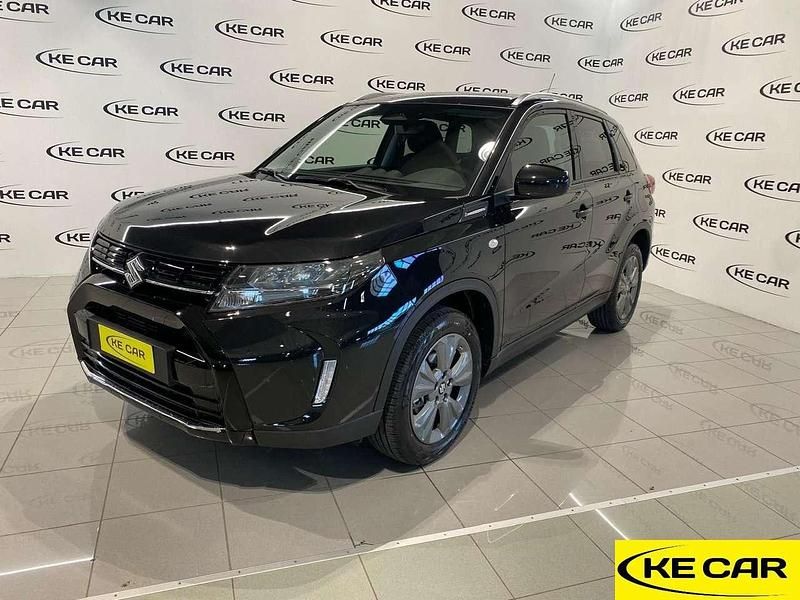 Nero Nuova 2025 Suzuki Vitara Cool SUV | 23.800 € (Ottimo prezzo) - Immagine 1/4
