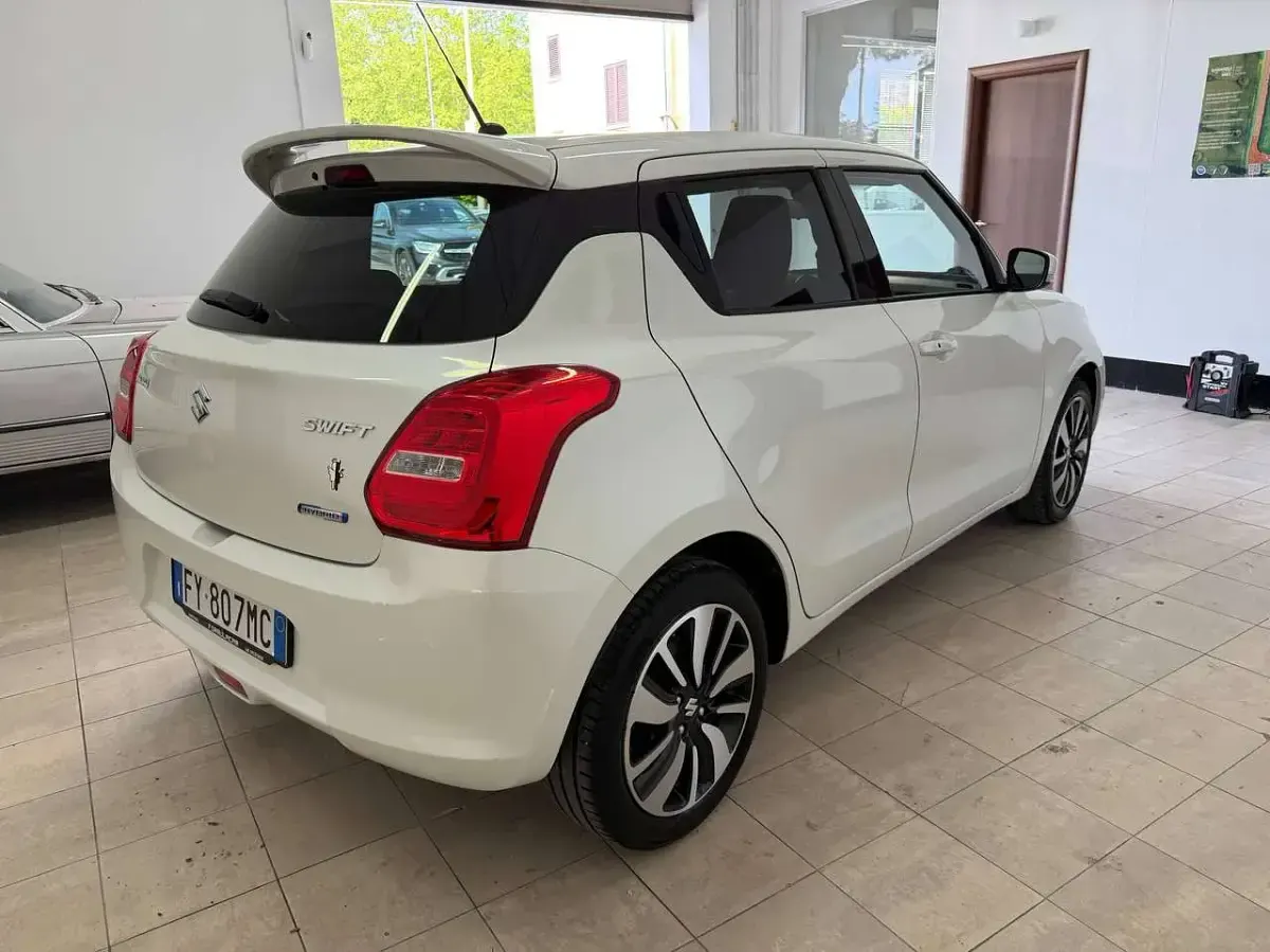 Usata Suzuki Swift Cool 90 CV (66 kW) 2019 Bianco Utilitaria