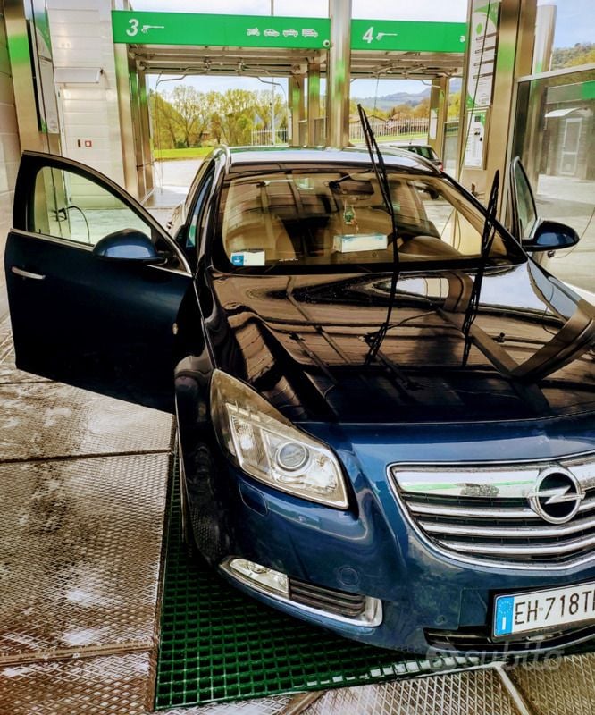 Usata Opel Insignia 2011 Blu Station wagon