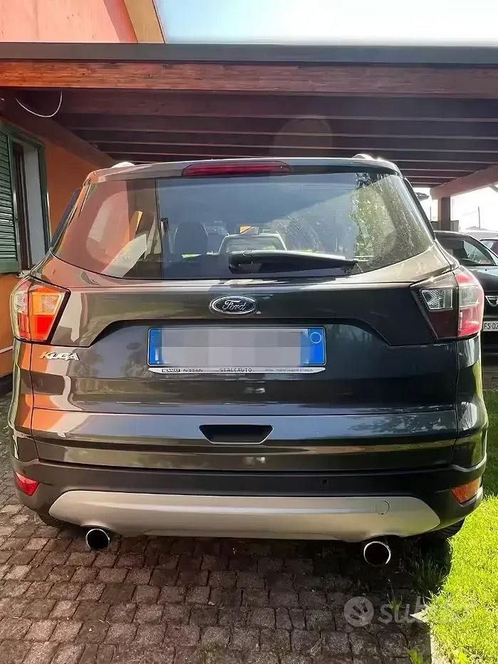 Usata Ford Kuga Titanium 120 CV (88 kW) 2018 Grigio SUV