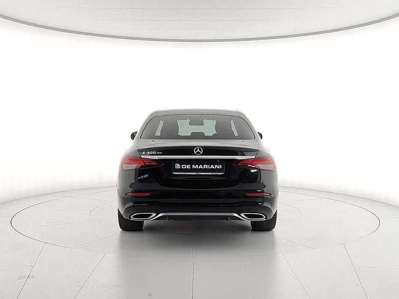 Usata Mercedes E300 Premium Plus 194 CV (142 kW) 2022 Nero Berlina
