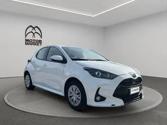 Usata Toyota Yaris Hybrid Business Edition 116 CV (85 kW) 2022 Bianco Berlina