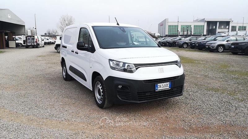 Usata Fiat Doblò 131 CV (96 kW) 2023 Bianco Monovolume