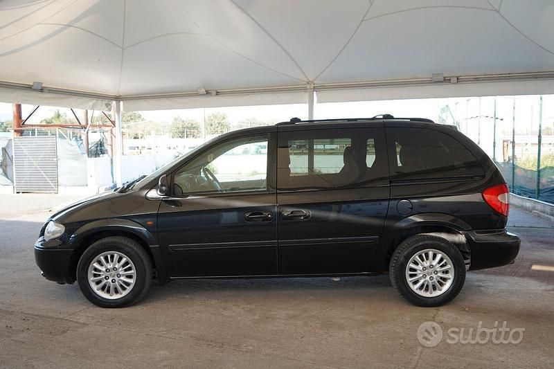 Usata Chrysler Voyager 143 CV (105 kW) 2006 Nero Monovolume