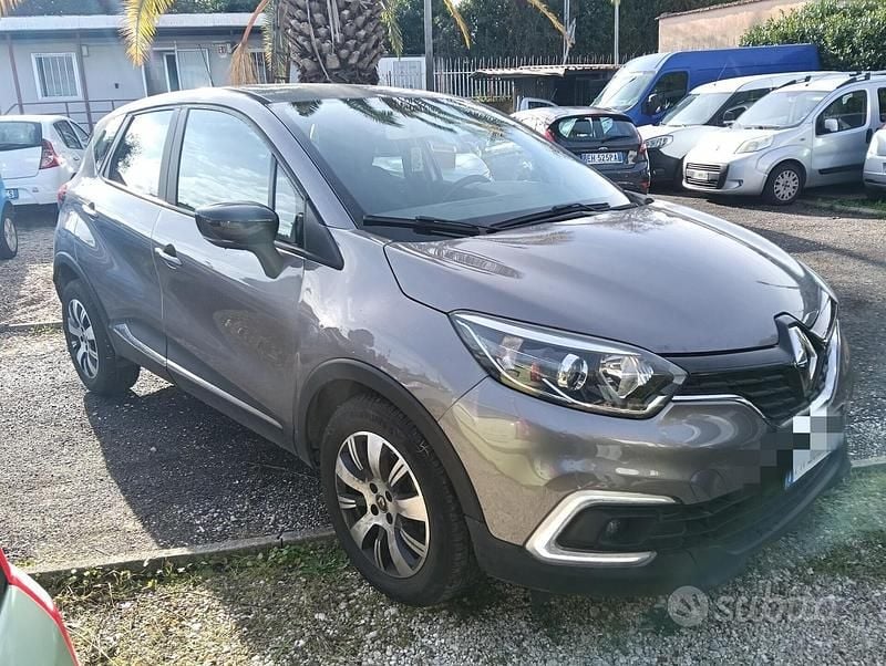 Usata Renault Captur 90 CV (66 kW) 2018 Grigio SUV