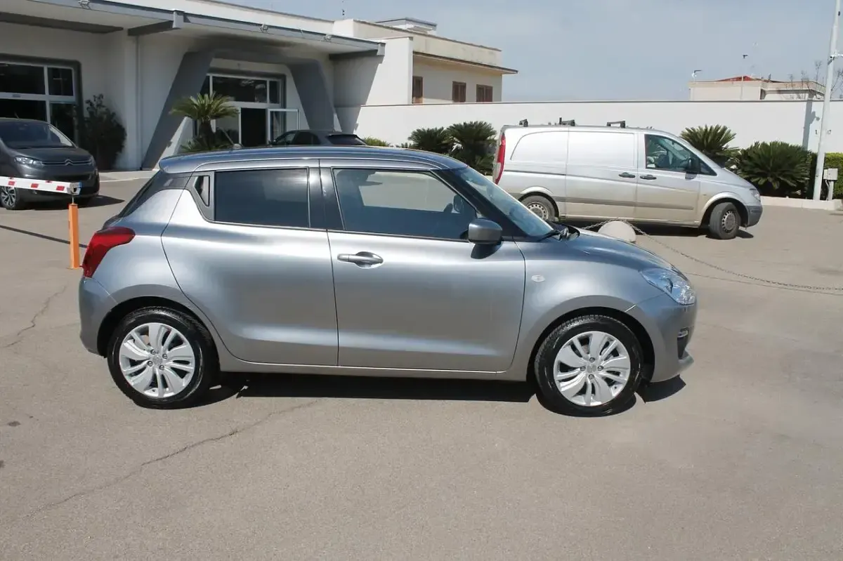 Usata Suzuki Swift Cool 89 CV (65 kW) 2020 Grigio Utilitaria