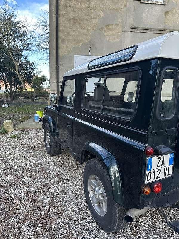 Usata Land Rover Defender 122 CV (89 kW) 2004 Verde SUV