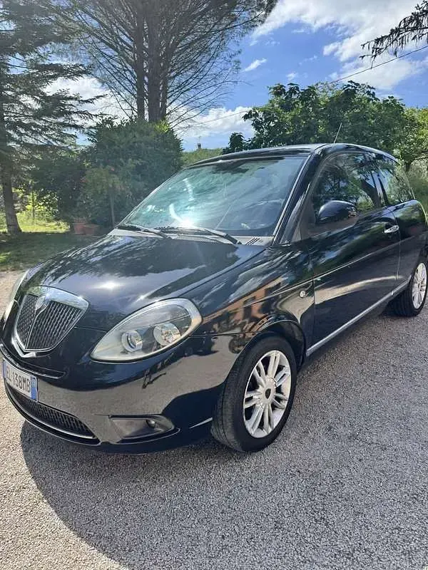 Usata Lancia Ypsilon 60 CV (44 kW) 2012 Utilitaria
