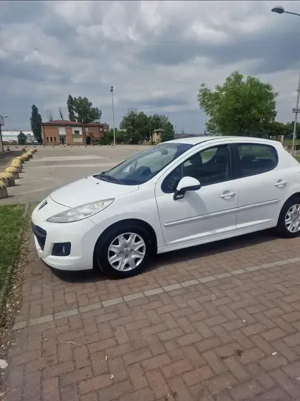 Usata Peugeot 207 73 CV (53 kW) 2013 Berlina