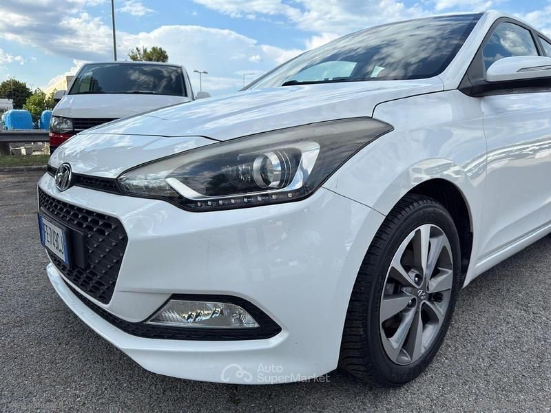 Usata Hyundai i20 Comfort 84 CV (61 kW) 2016 Bianco Berlina