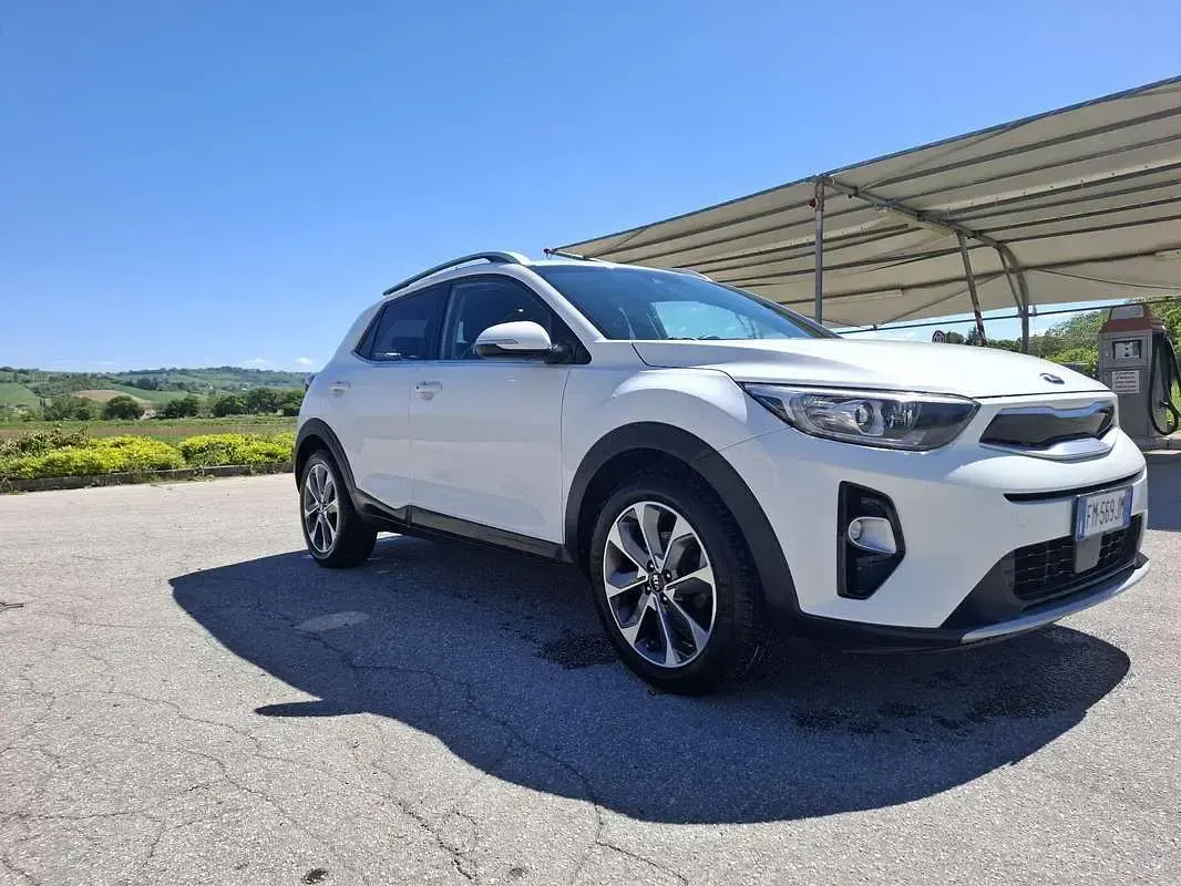 Second-hand Kia Stonic Style 110 CP (80 kW) 2018 Alb SUV