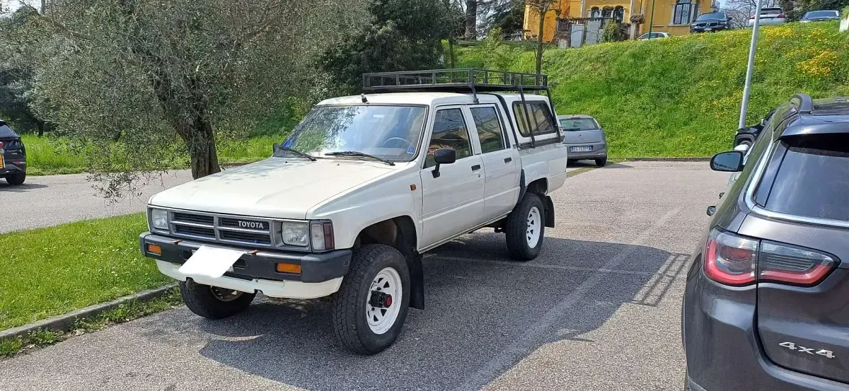 Usata Toyota HiLux 83 CV (61 kW) 1988 Pick-up