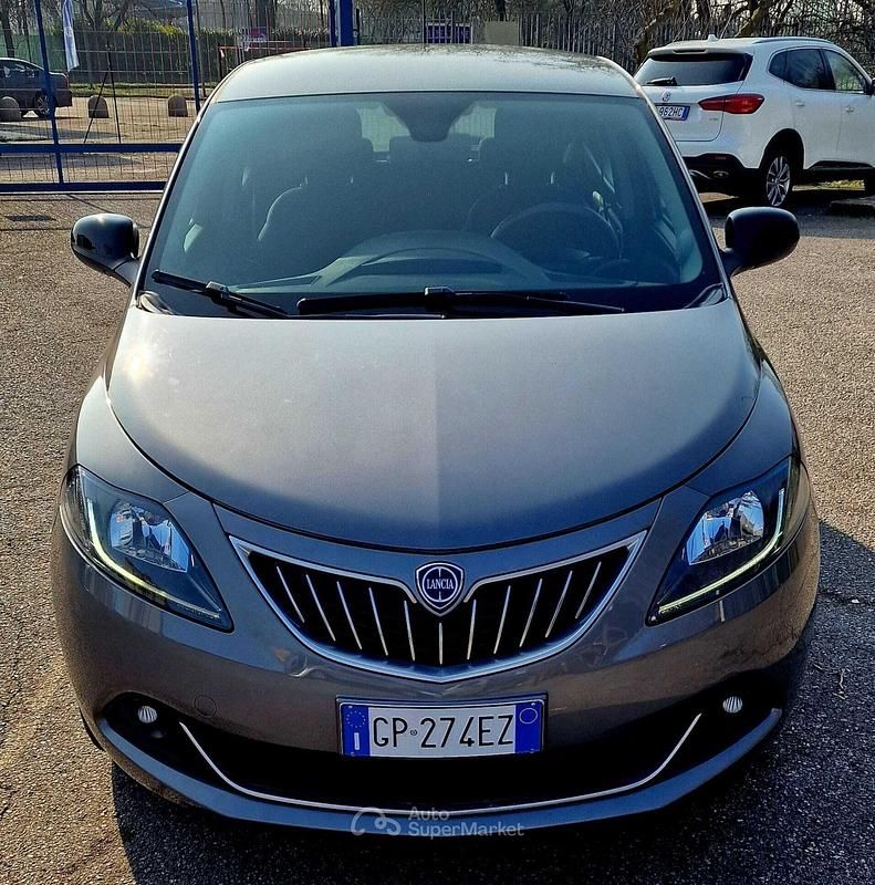 Usata Lancia Ypsilon 69 CV (50 kW) 2023 Gray Utilitaria