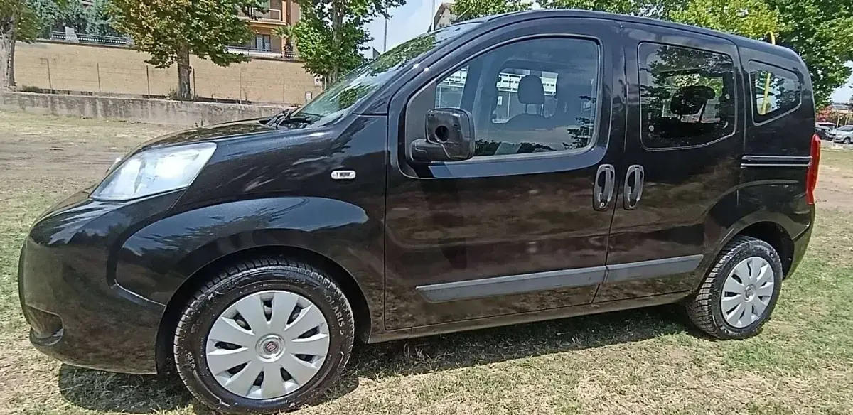 Usata Fiat Qubo Trekking 75 CV (55 kW) 2015 Nero Monovolume