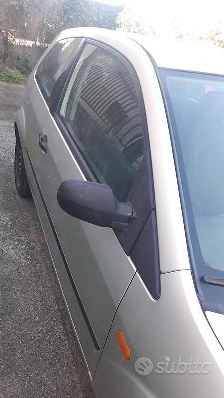 Usata Ford Fiesta 2003 Grigio Utilitaria