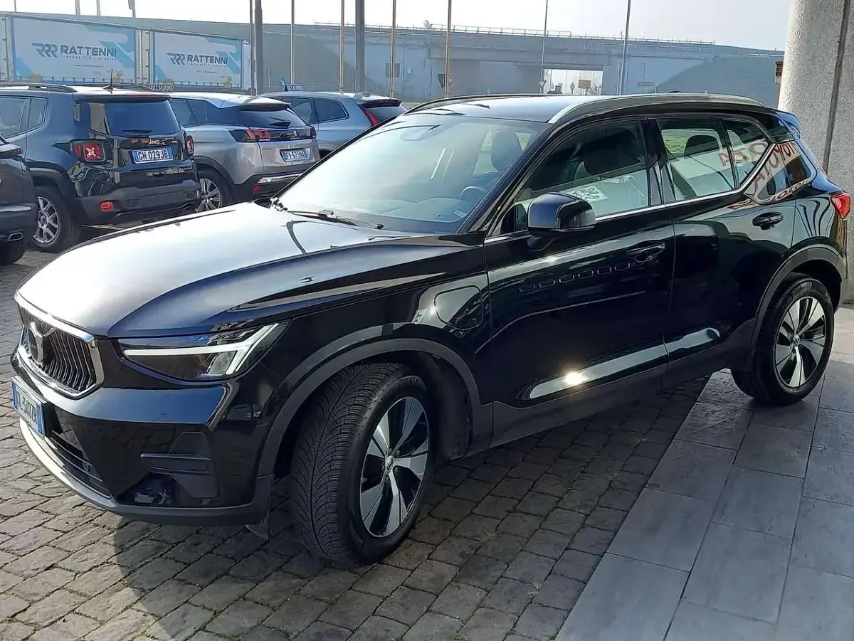 Usata Volvo XC40 Core 129 CV (94 kW) 2022 Onyx black metallizzato SUV