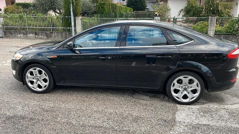Nero Usata 2007 Ford Mondeo Tre volumi | 3200 € (Cara) - Immagine 1/4