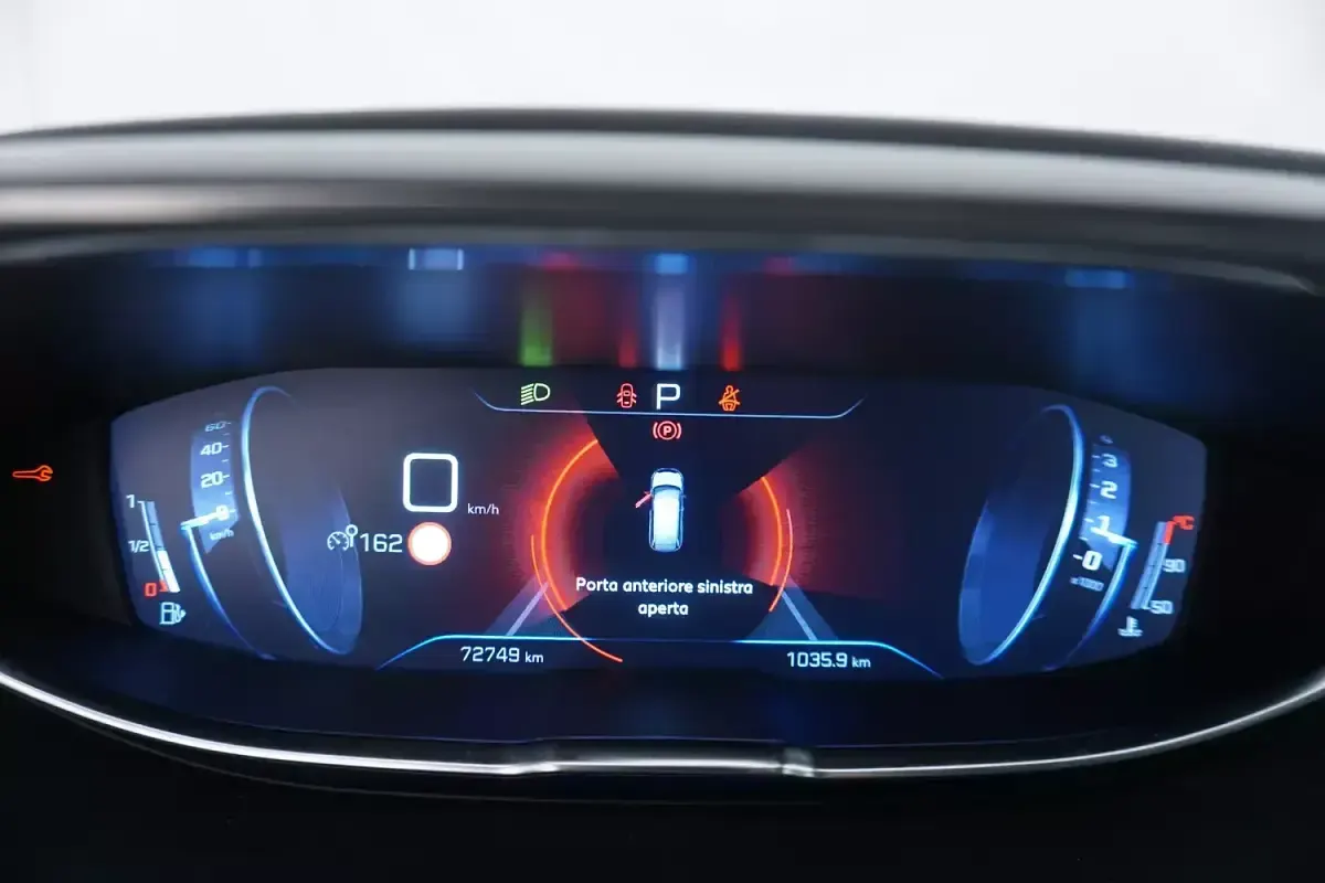 Usata Peugeot 5008 Allure 131 CV (96 kW) 2020 Grigiogrigio SUV